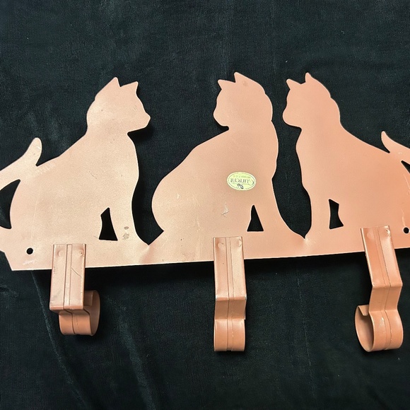 Vintage metal cat hanger with hooks. - Picture 2 of 2